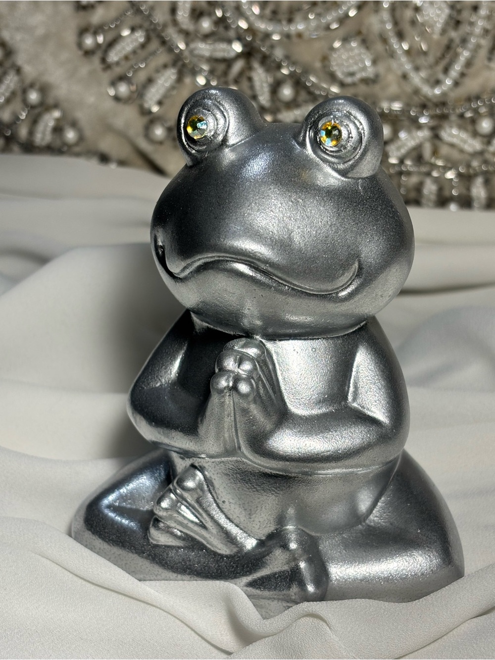 Silver tone ceramic frog figurine home decor glamorous funny gift nature animal